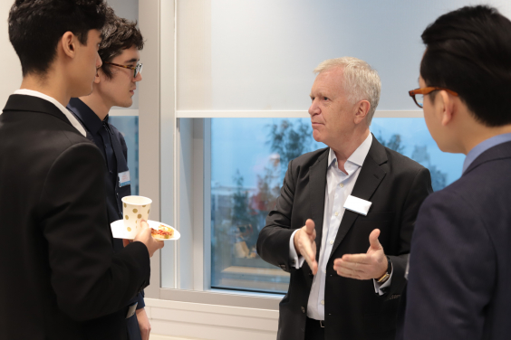 國際銀行代表Simon Clarke先生則從僱主角度，強調企業期望畢業生具備AI工具與技術應用能力。